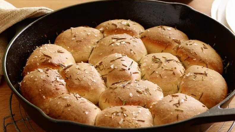 BUTTERED ROSEMARY ROLLSRee DrummondThe Pioneer Woman/Family MattersFood NetworkUnbaked UnrisenDinner Rolls, Butter, Fresh Rosemary, Sea Salt