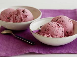 WU0208H_blackberry-chip-ice-cream_s4x3